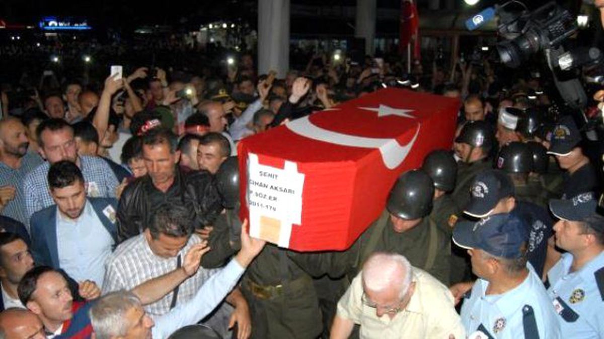 Düzce\'de 10 Binler Şehidini Uğurladı