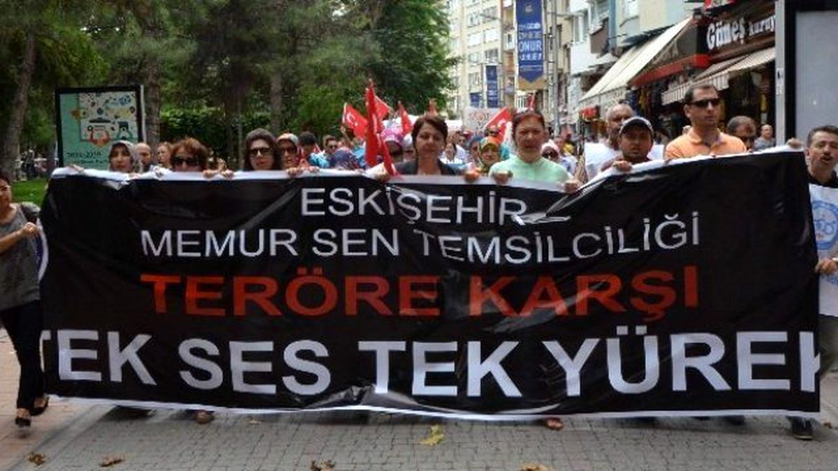 Eskişehir\'deki Sendika Üyeleri de Teröre Karşı Yürüdü