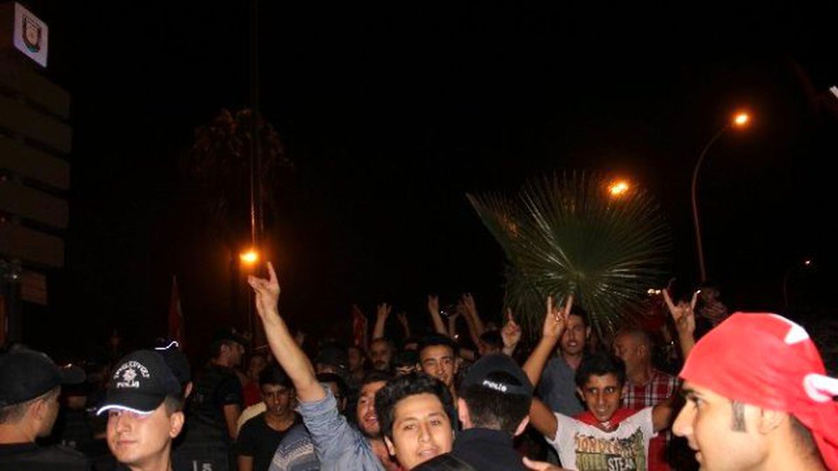 Eylemcilerin Yoğun İlgisi Polisi Bunalttı