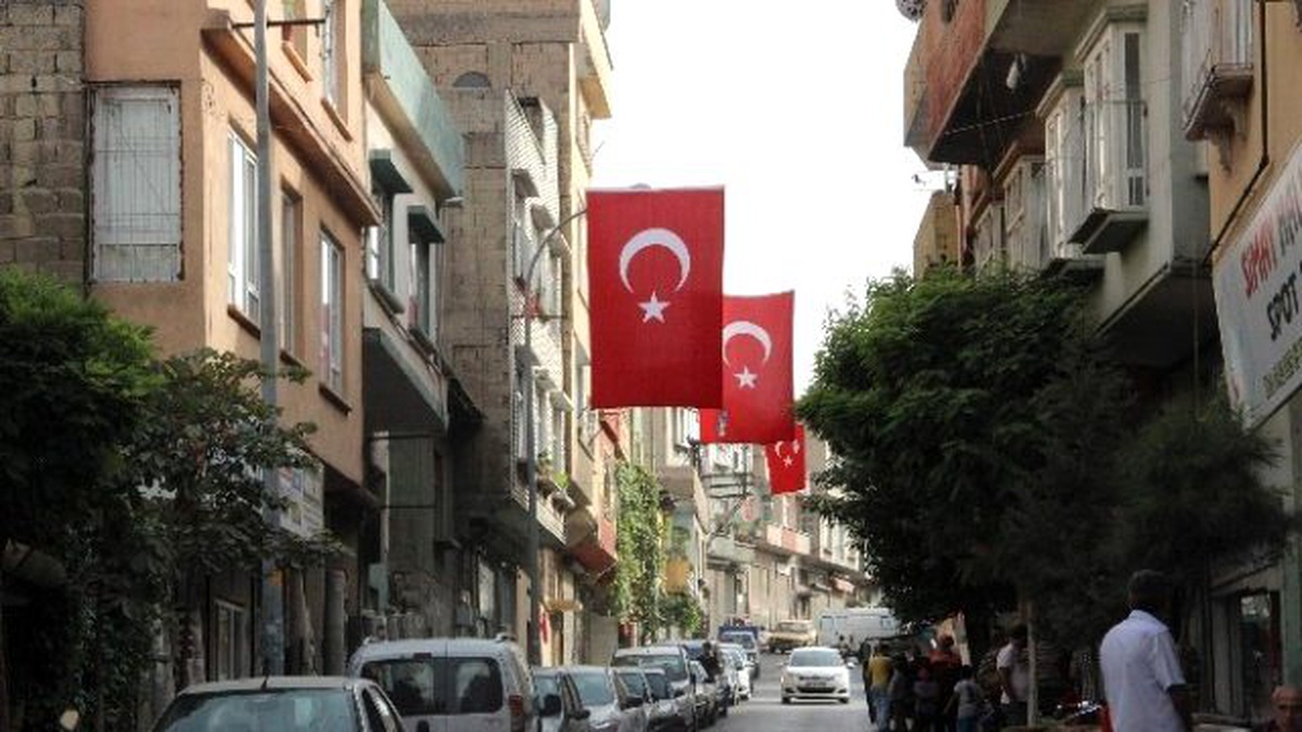Gaziantep\'te Sokaklar Türk Bayraklarıyla Donatıldı