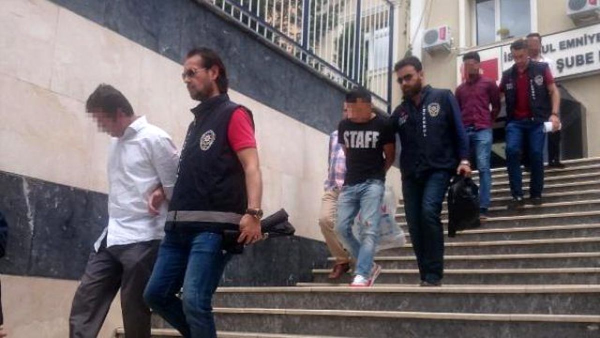 Geceyarısı Bağırarak Konuşunca Öldürülmüş