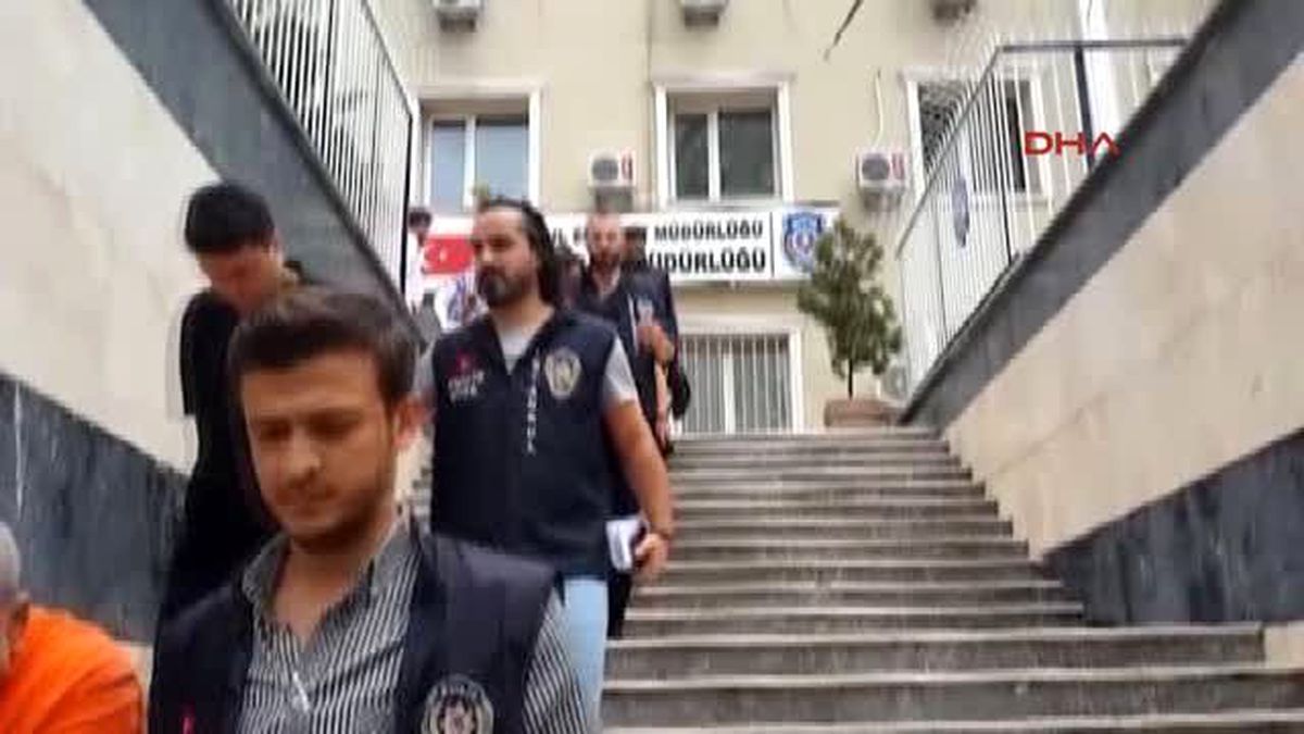 Geceyarısı Bağırarak Konuşunca Öldürülmüş