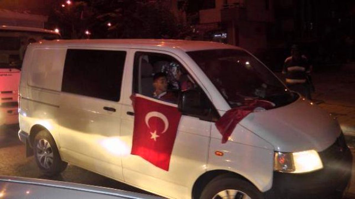 Gölbaşı\'nda Teröre Tepki Konvoyu
