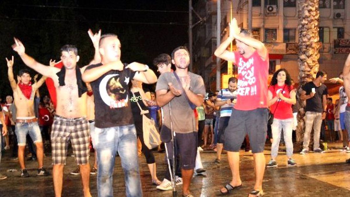 Hdp Binasına Girmek İsteyenlere Polis Müdahalesi