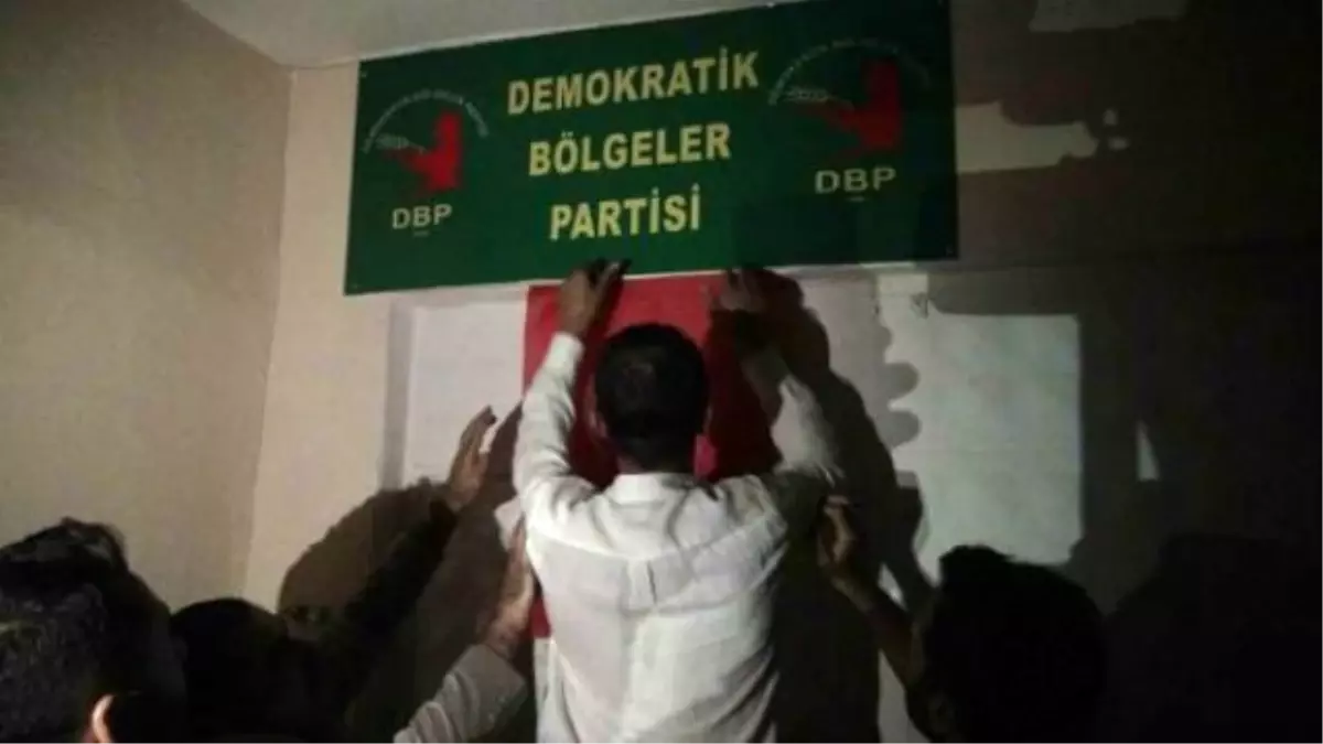 Hdp Binasına Türk Bayrağı Astılar