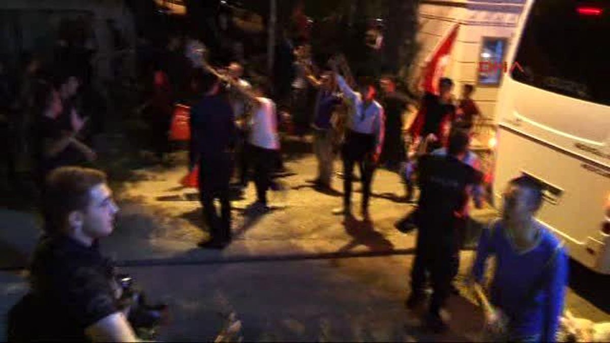 Hdp Genel Merkezi\'ne Saldırı