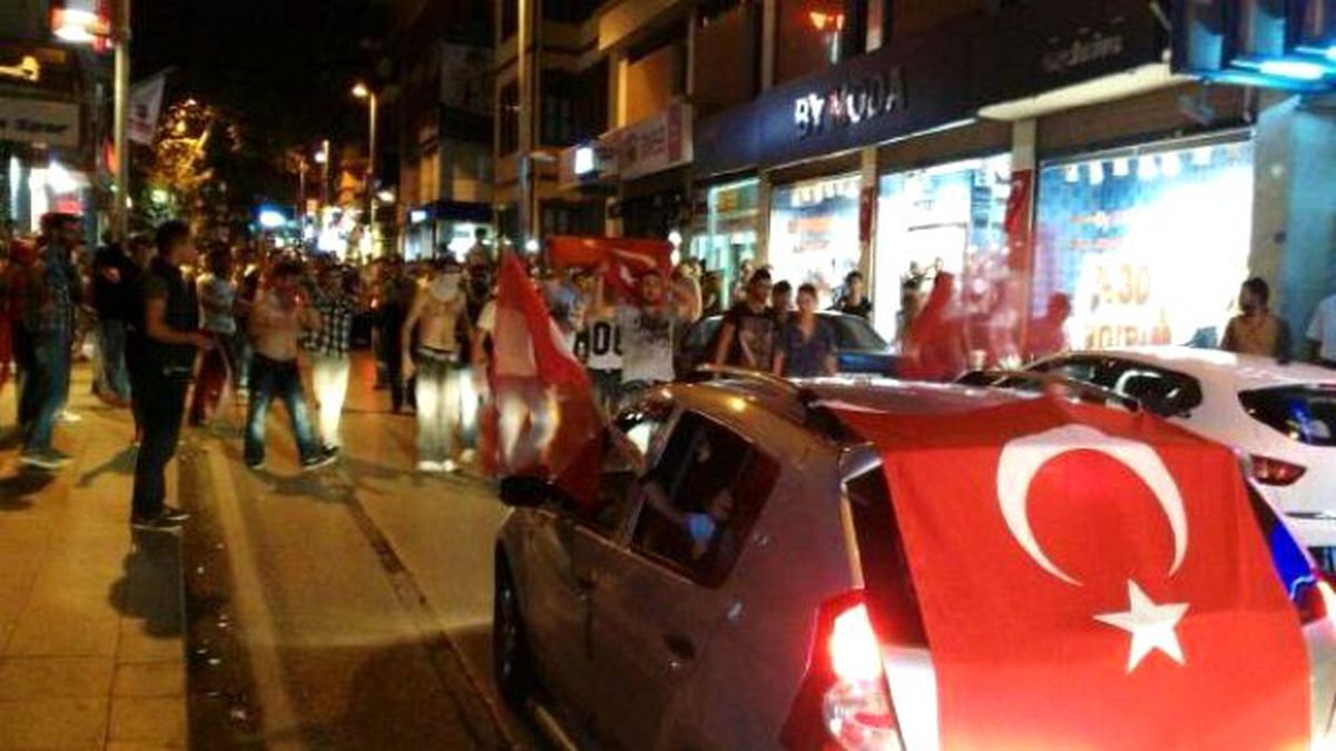 İzmit\'te Teröre Lanet Yürüyüşünde Gerginlik