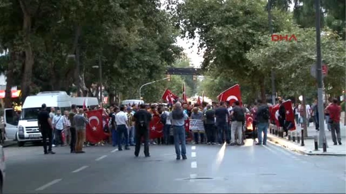 Kadıköy\'de Taraftarlardan Teröre Hayır Yürüyüşü