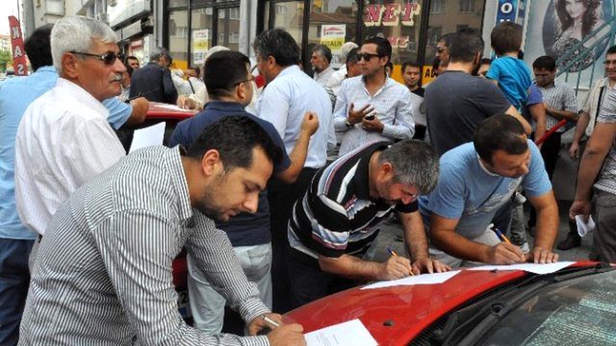 Kadınlar Askerlik İçin Toplu Müracaatta Bulundu