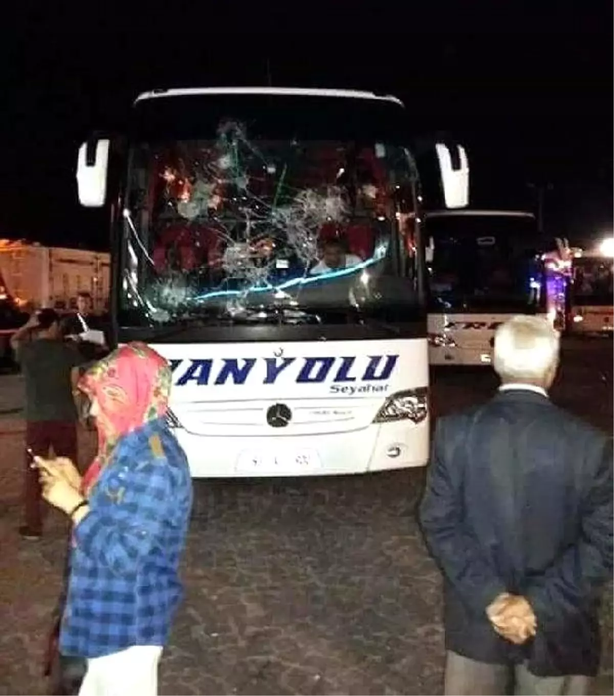 Kayseri\'de Doğu\'ya Giden Yolcu Otobüsleri Taşlandı