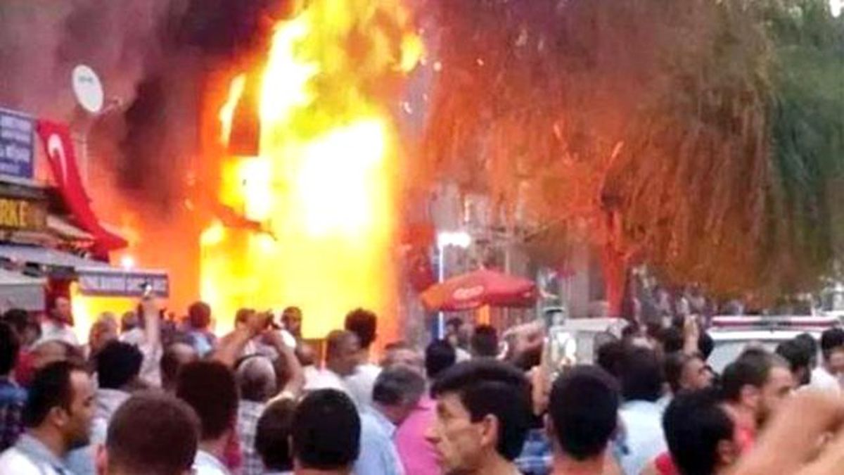 Kırşehir'de Saldırganlar 4 İş Yerini Ateşe Verdi