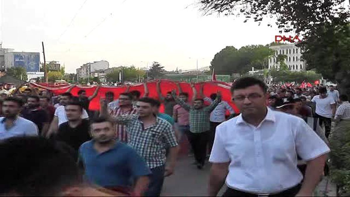 Kırşehir Teröre Lanet Yürüyüşünde 4 İş Yeri Yakıldı