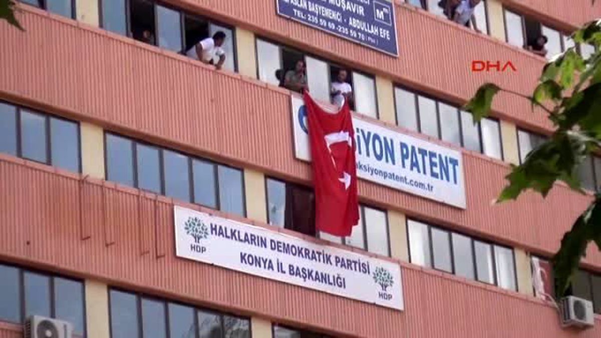 Konya?da Hdp İl Binası?na Türk Bayrağı Asıldı