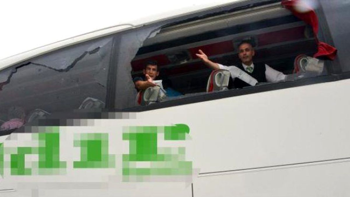 Konya\'da Terörü Protesto Eden Grup Yolcu Otobüsünü Taşladı