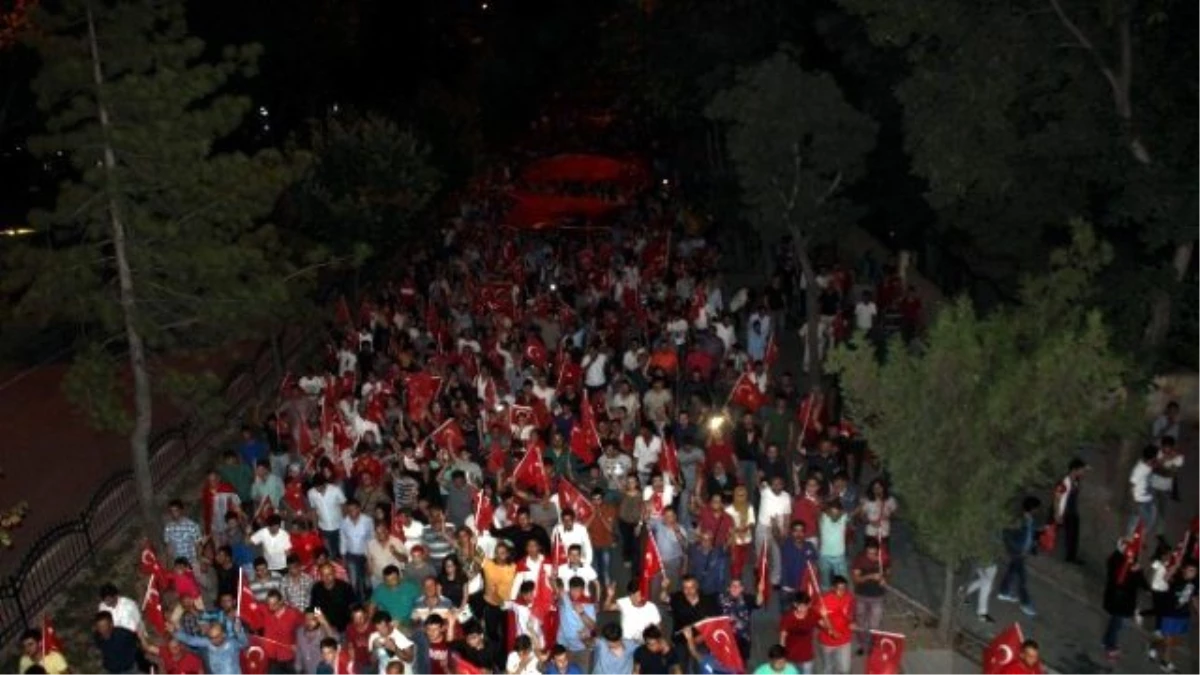 Konya\'da Ülkücülerden "Şehide Saygı, Teröre Lanet" Yürüyüşü