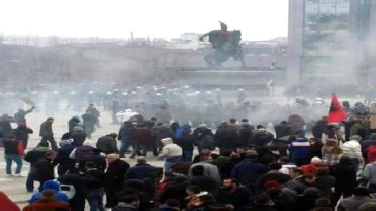 Kosova Muhalefeti: Hükümeti Eve Göndermek İçin Genel Halk Protestolarının Son Hazırlıklarını...