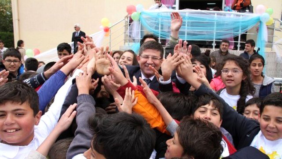 Miniklerin Okul Çantaları Belediyeden