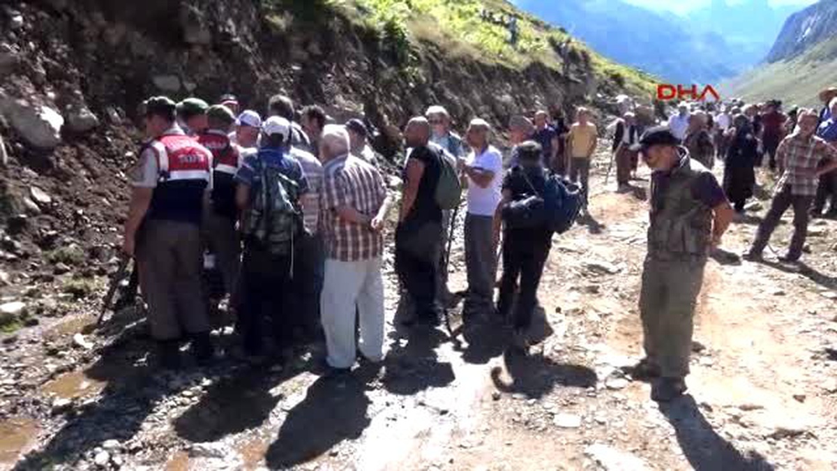 Rize\' de Sınır Tartışması Yaşanan Yaylada Olaylar Çıktı: 1\'i Asker 4 Kişi Yaralandı -1