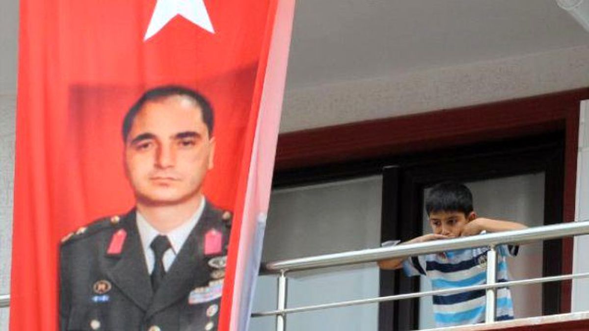Sağlık Bakanı Müezzinoğlu, Şehit Yarbay\'ın Ailesini Ziyaret Etti