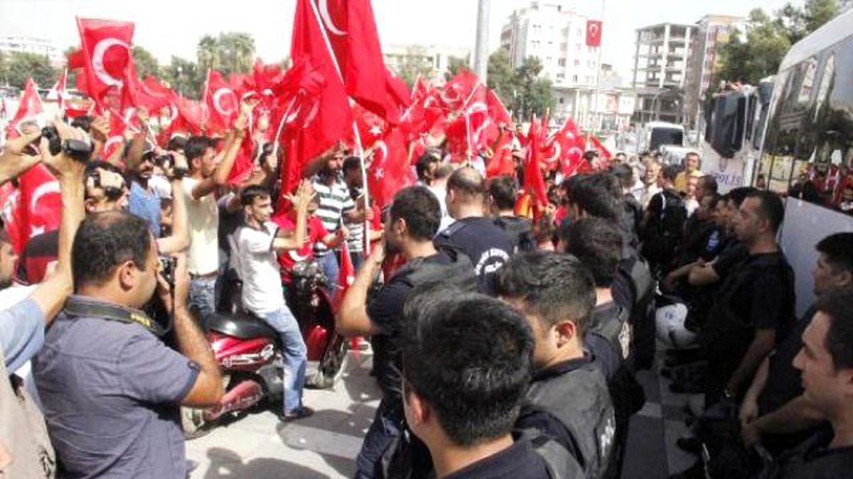 Şanlıurfa\'da Şehitler İçin Yürüyüş