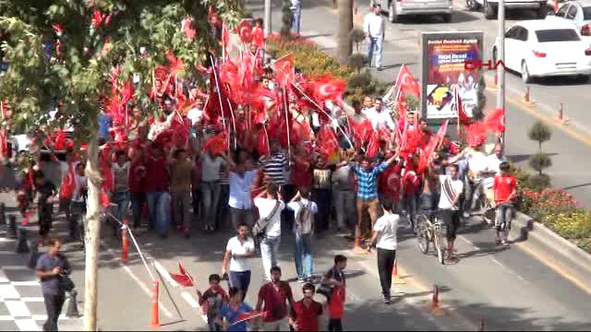 Şanlıurfa\'da Şehitler İçin Yürüyüş