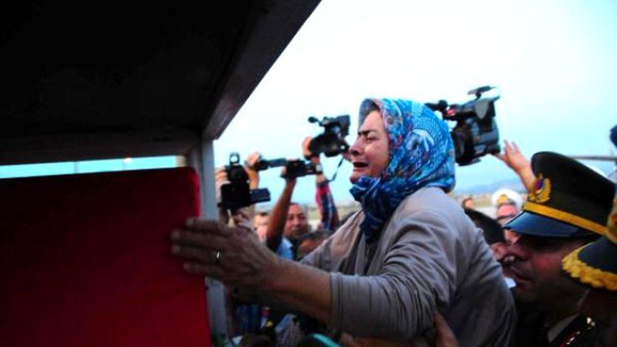 Şehit Oğlunun Tabutuna Sarılıp Helallik İstedi