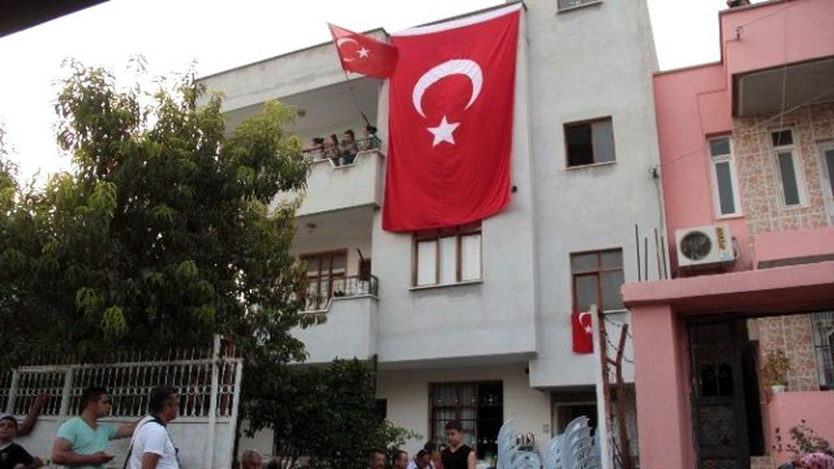 Şehit Polis Özkara\'nın Evinde Yas Hakim