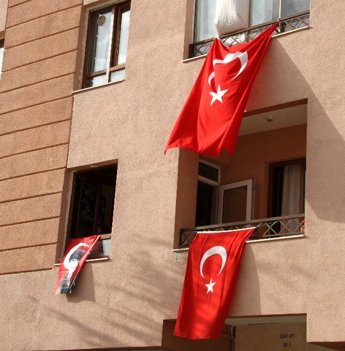 Şehit Polisin Anne ve Babası Acı Haberi Hacda Öğrendi