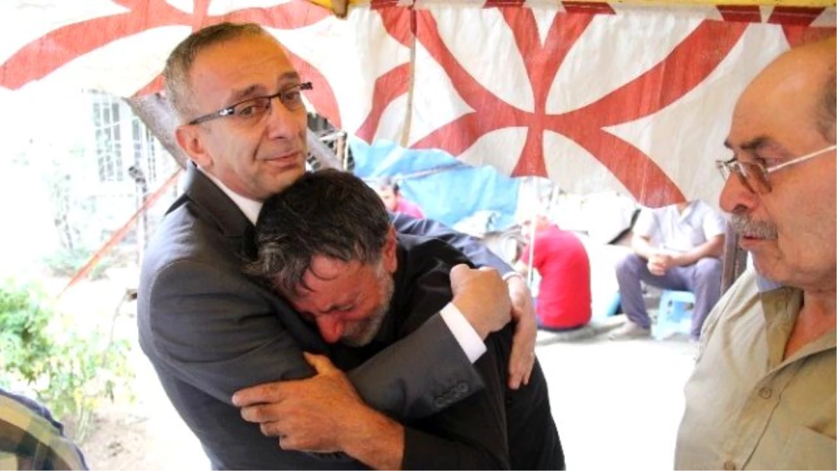 Şehit Polisin Babası Emniyet Müdürüne Sarılarak Ağladı