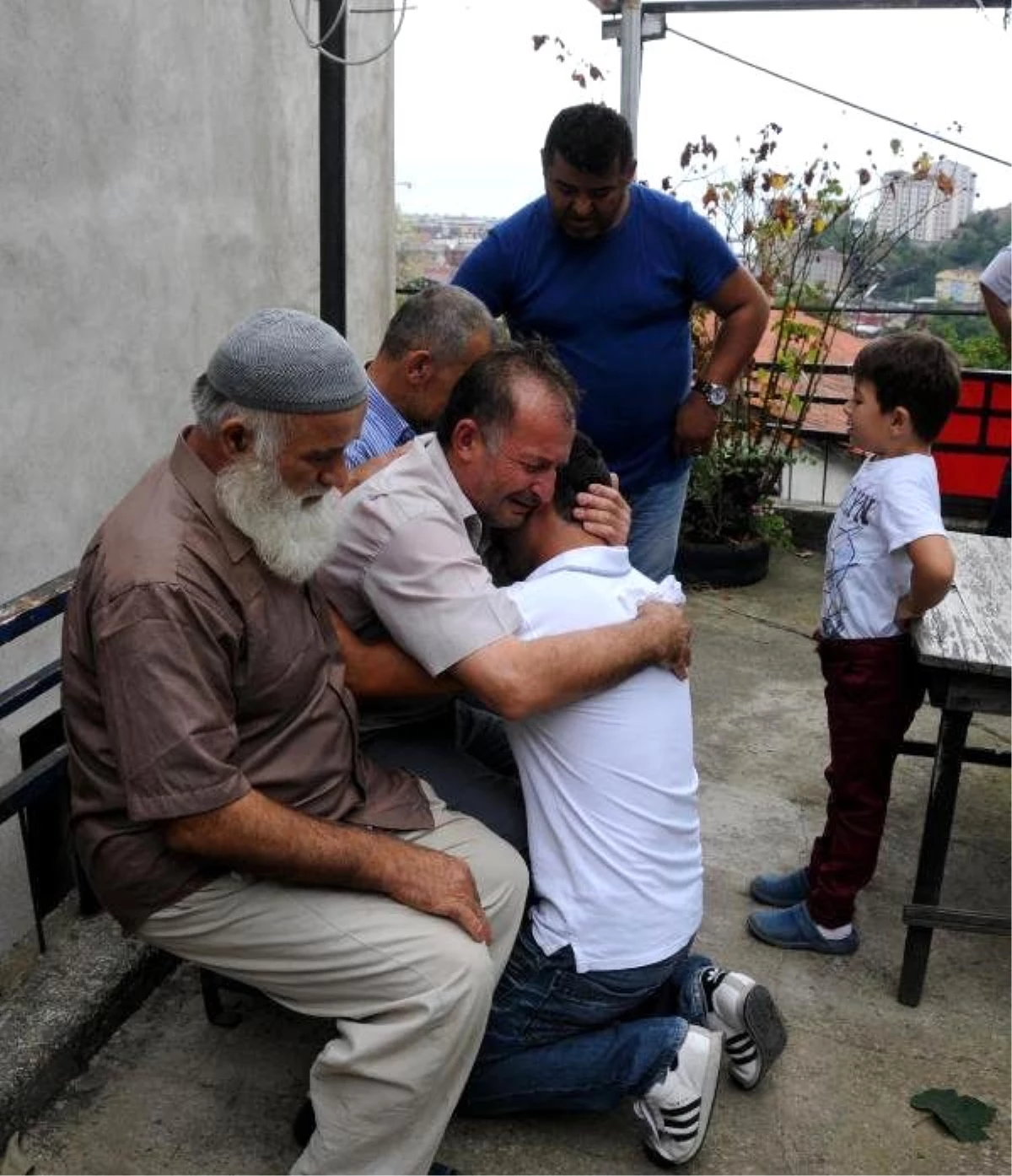 Şehit Polisin Zonguldak\'taki Baba Evine Ateş Düştü