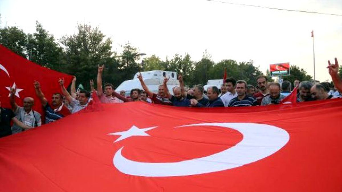 Şehitler İçin Ankara Sokağa Döküldü, Hdp Binasına Türk Bayrağı Asıldı
