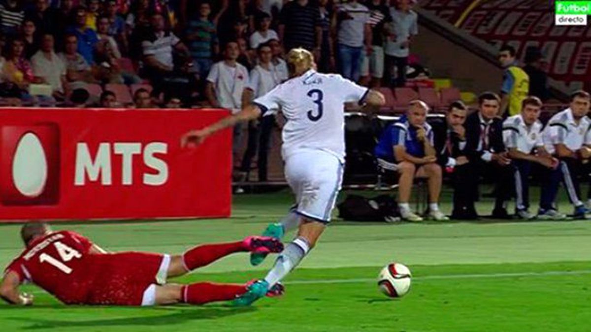 Simon Kjaer En Az 1 Ay Sahalardan Uzak Kalacak