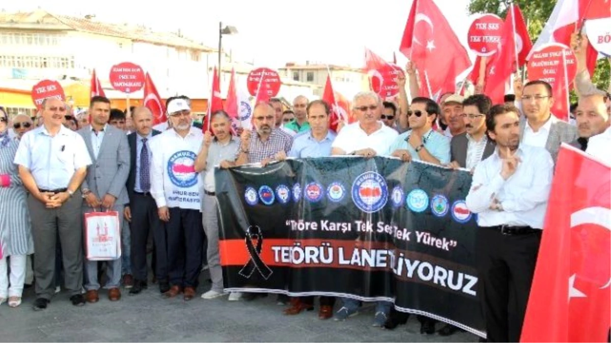 Sivas\'ta Sivil Toplum Kuruluşları Teröre Tepki Gösterdi