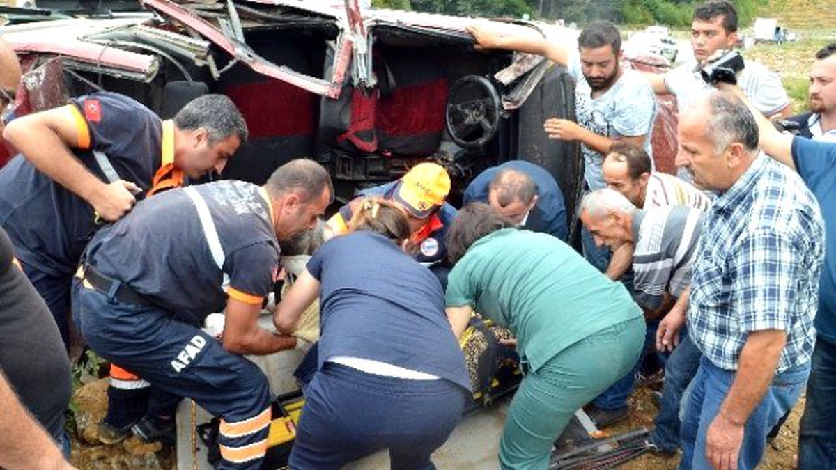 Takla Atan Otomobilde Can Pazarı: 1\'i Ağır 3 Yaralı