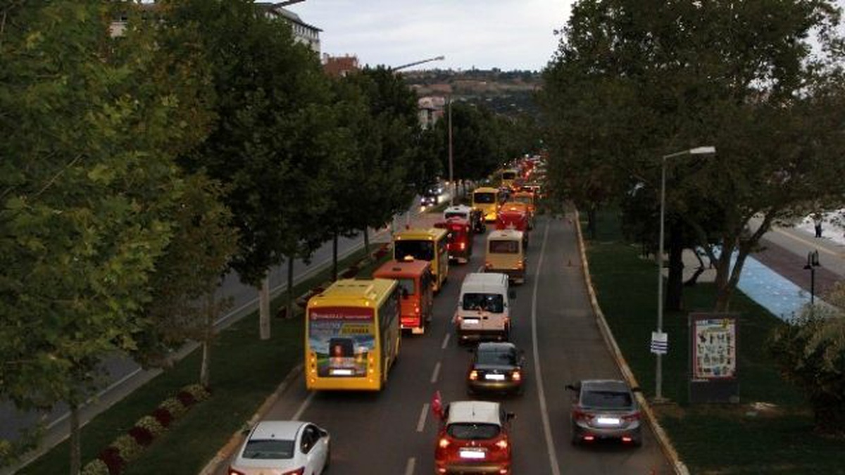 Tekirdağlı 150 Minibüsçü Şehitler İçin Konvoy Oluşturdu
