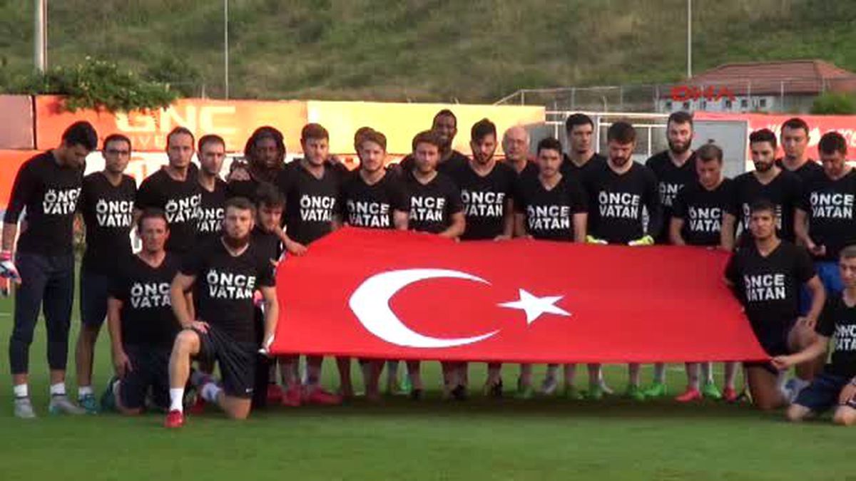 Trabzonspor\'dan Şehitler İçin Saygı Duruşu