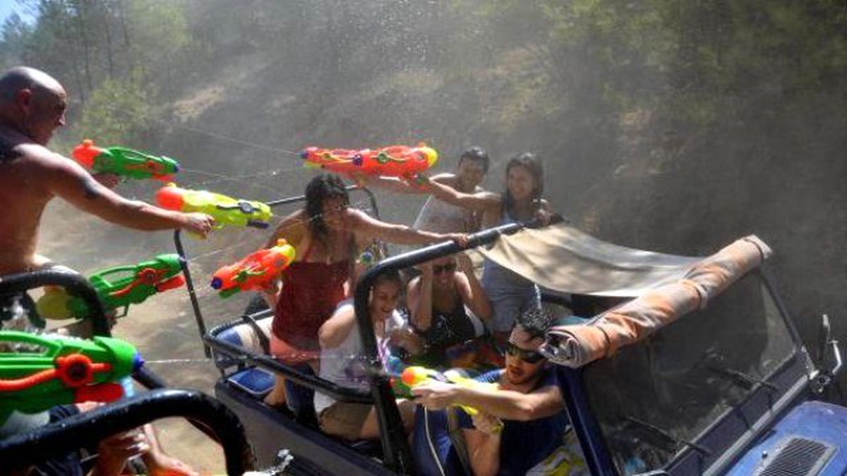Turistlerin Sulu Eğlencesi, Köylülerin Kabusu Oldu