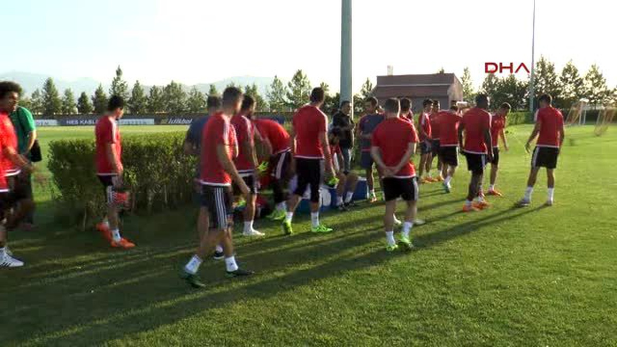 Türk Bayrağı Açan Kayserisporlular, Teröre Karşı Birlik ve Beraberlik İstedi