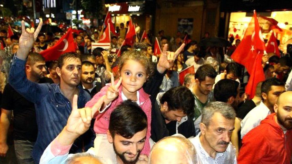 Ülkü Ocakları Şehitler İçin Yürüdü