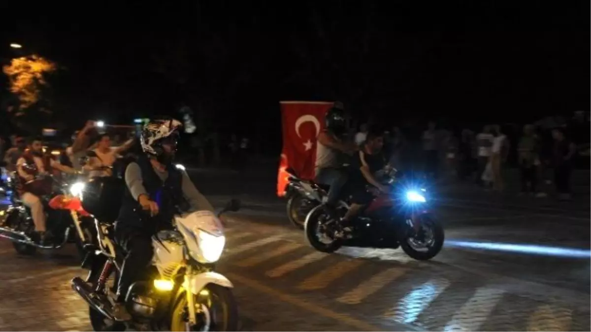 Uşaklı Motorcular Şehitler İçin Yollara Döküldü