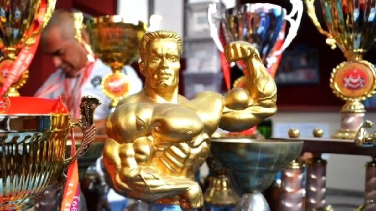 Vücut Geliştirme Şampiyonasında 17 Ayrı Derece Aldılar