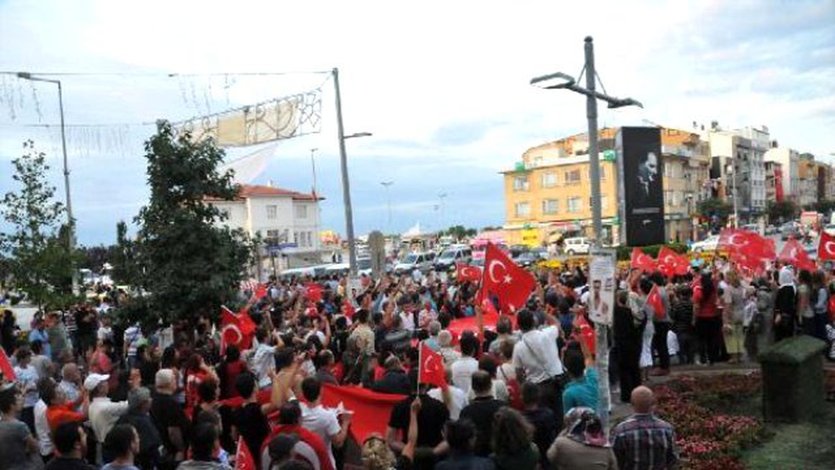 Yalova Ülkü Ocakları\'ndan Terör Saldırılarına Tepki Yürüyüşü