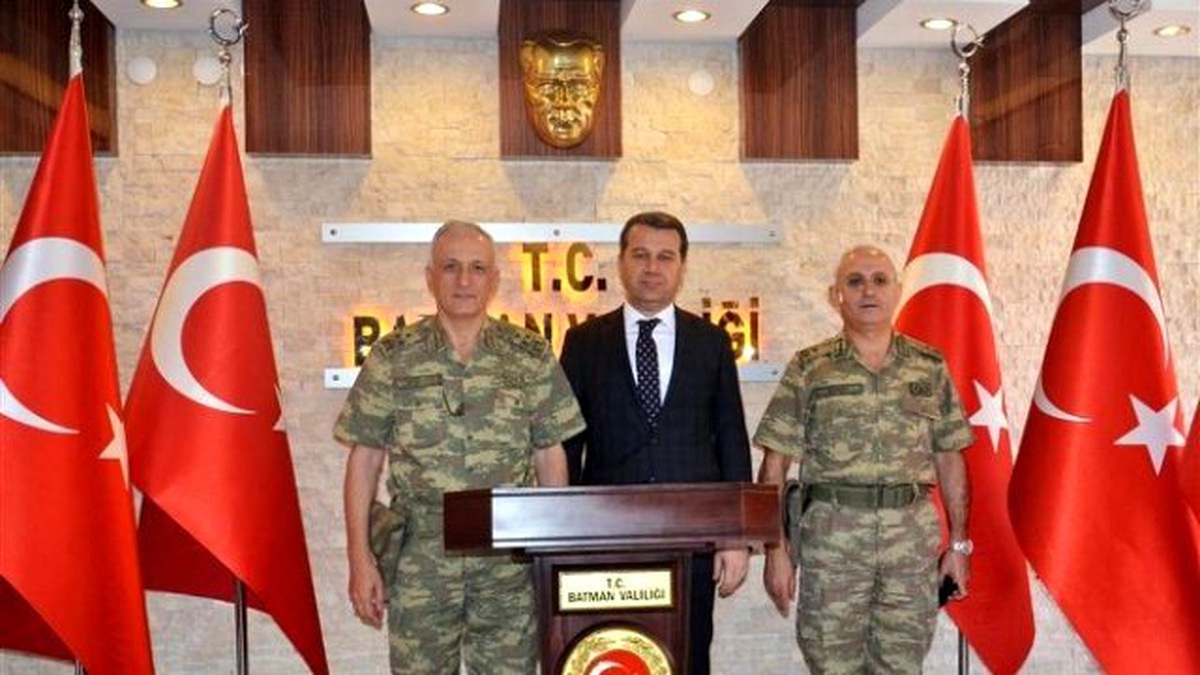 7. Kolordu Komutanı Batman Valisini Ziyaret Etti