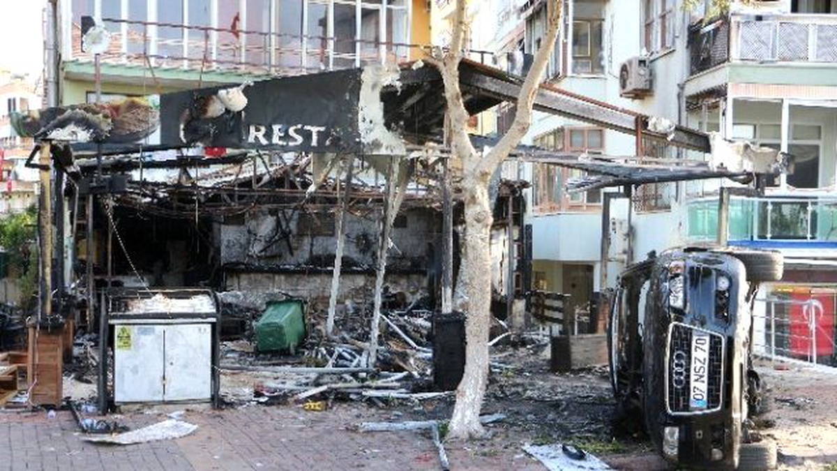 Alanya\'da Dün Geceden Geriye Enkaz Yığını Kaldı