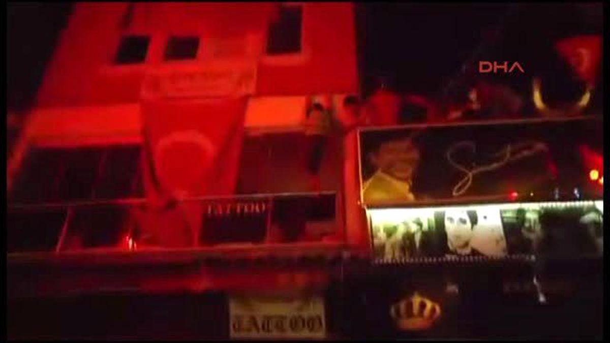 Alanya\'da Hdp İlçe Binası Ateşe Verildi