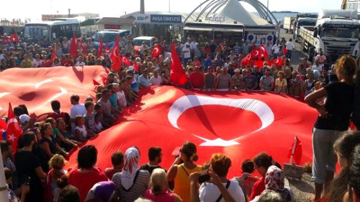 Avşa\'da Terör Protesto Edildi