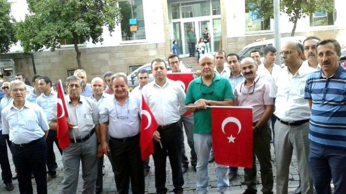 Aydın'da Kamu Çalışanları Şehitleri Anarak Mesaiye Başladı