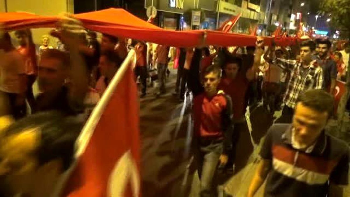 Balıkesir\'de Binlerce Kişi Terörü Lanetledi