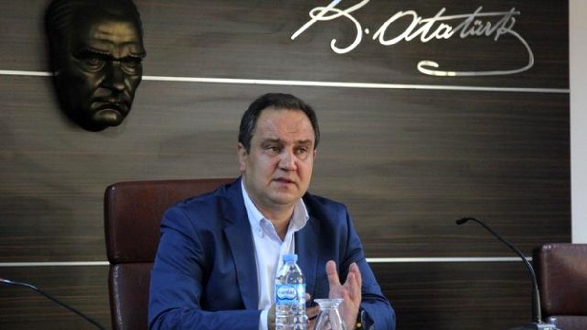 Belediye Meclisinden Şehitlere Saygı Duruşu