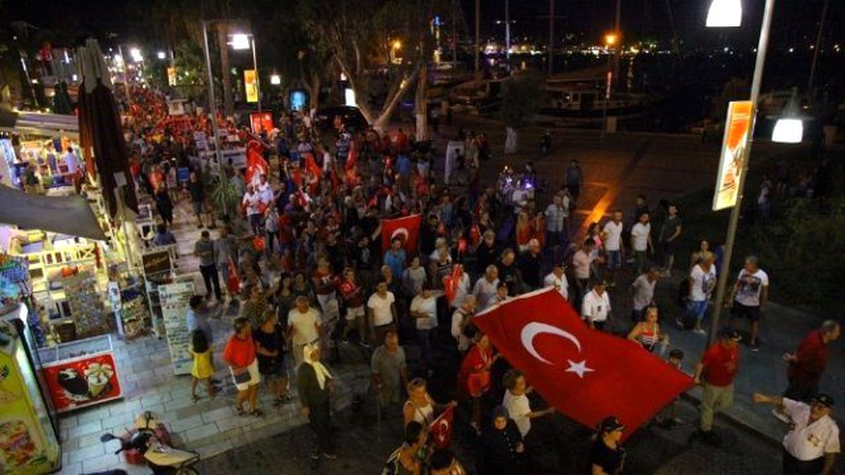 Binlerce Bodrumlu Sokağa Döküldü